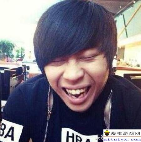 卢本伟14岁照片,从青涩少年到电竞一哥的蜕变之路