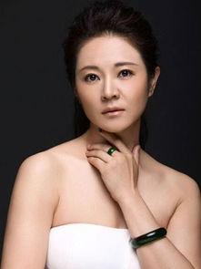 何雨红个人资料,才华横溢的艺术家,人生轨迹与艺术成就的完美融合